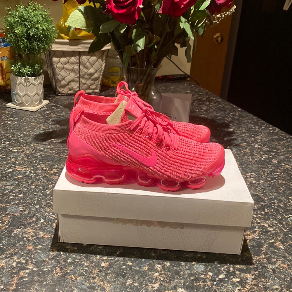 Nike Vapormax FlyKnit 3 in Hyper Pink Size 7.5 Womens